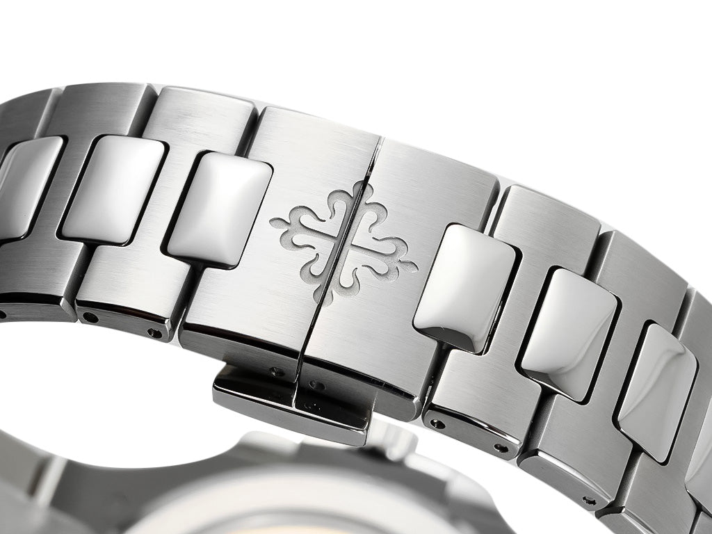 Nautilus Stainless Steel with Blue Dial (40mm) (5811)